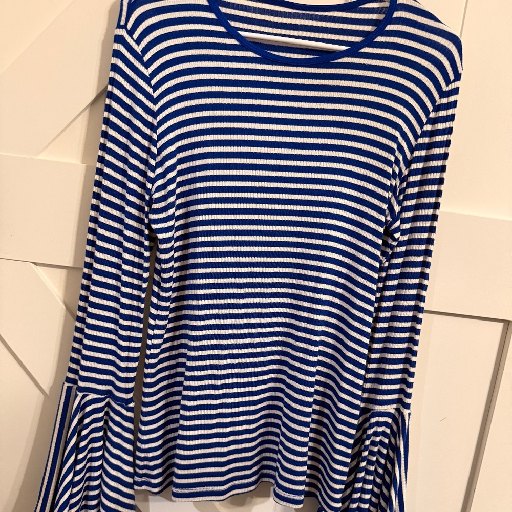 Women's Medium Striped Long Sleeve Blue and White Unbranded NWOT